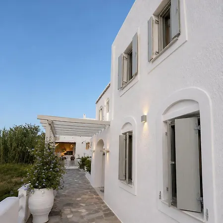 Spacious Cycladic House Near Logaras Dom wakacyjny *