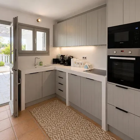 Spacious Cycladic House Near Logaras Dom wakacyjny Piso Livadi