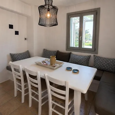 Dom wakacyjny Spacious Cycladic House Near Logaras *
