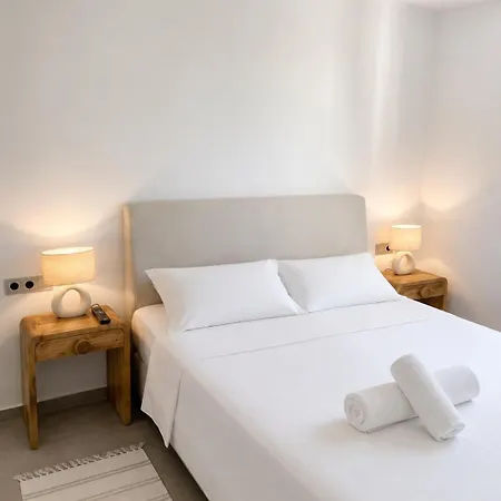 Spacious Cycladic House Near Logaras Holiday home Piso Livadi